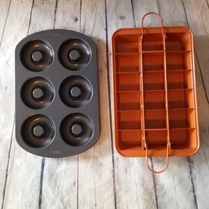 EUC Lot Of 2 Baking Pans - Brownies & Donuts